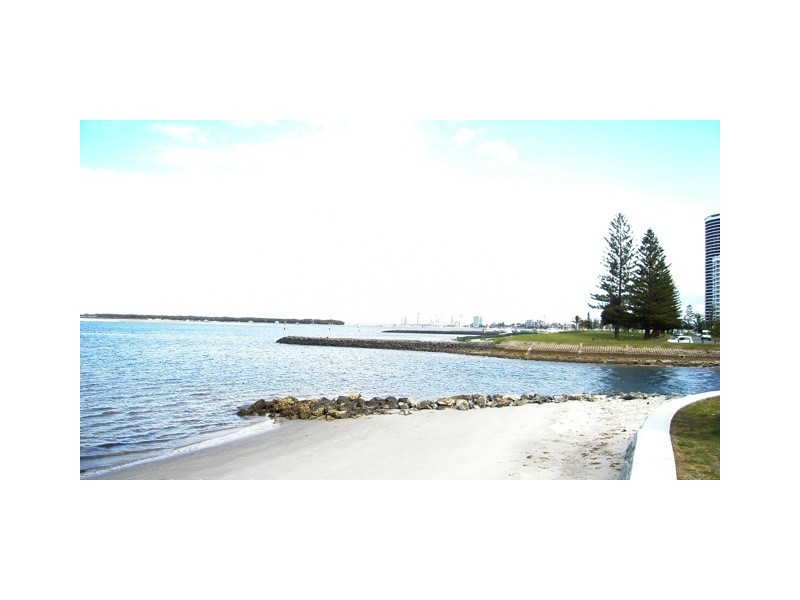 6 Anglers Esplanade, Runaway Bay QLD 4216
