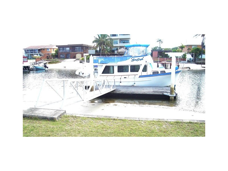 6 Anglers Esplanade, Runaway Bay QLD 4216