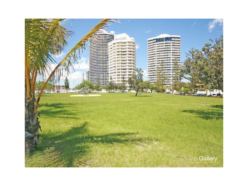 18 Oatland Esplanade, Runaway Bay QLD 4216