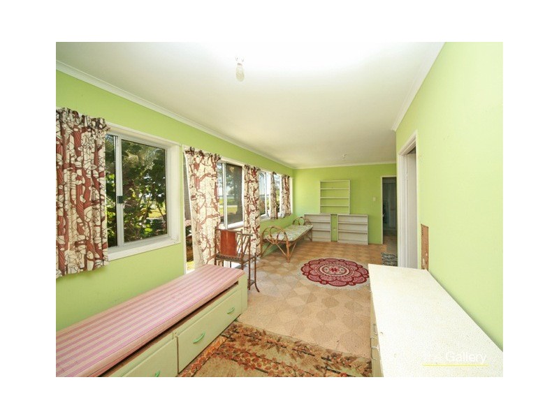 18 Oatland Esplanade, Runaway Bay QLD 4216