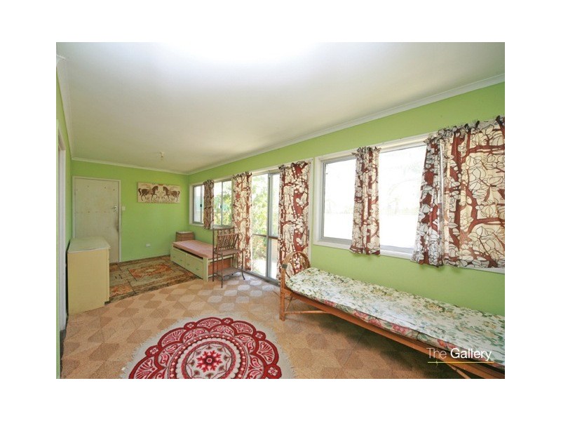 18 Oatland Esplanade, Runaway Bay QLD 4216