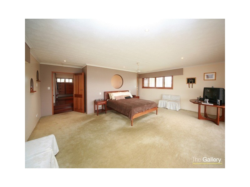 19 Wewak Avenue, Runaway Bay QLD 4216