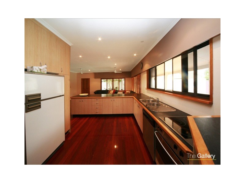 19 Wewak Avenue, Runaway Bay QLD 4216
