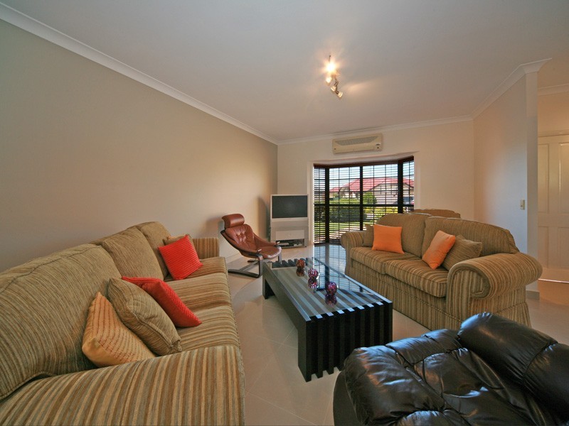 25  Tristan Court, Benowa QLD 4217