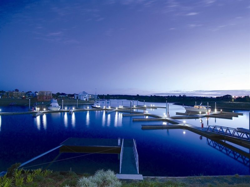 16 Ferrymans Court, Helensvale QLD 4212