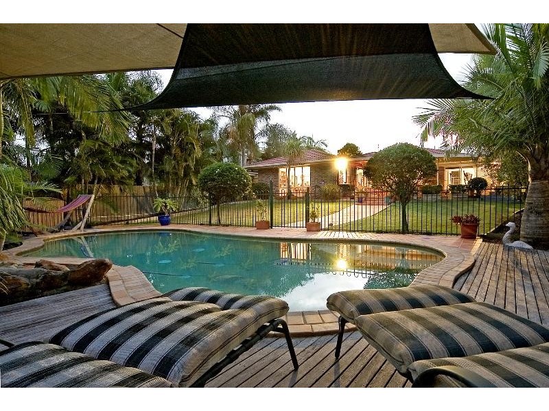 18 Gippsland Drive, Helensvale QLD 4212