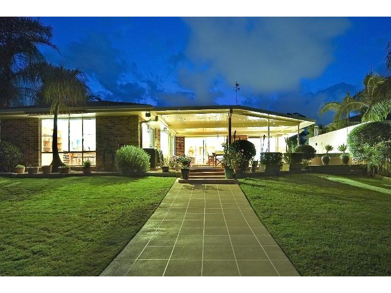 18 Gippsland Drive, Helensvale QLD 4212