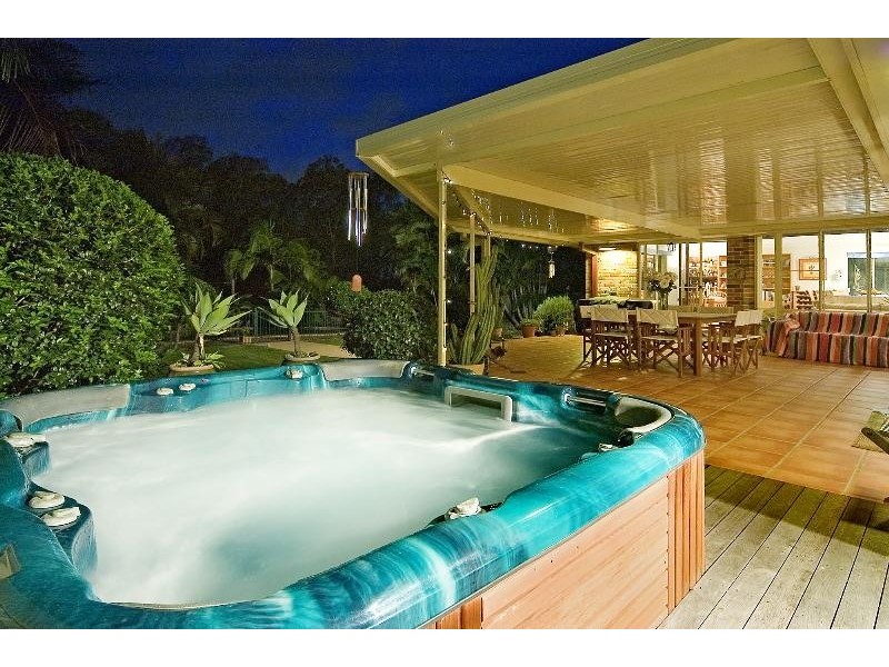 18 Gippsland Drive, Helensvale QLD 4212