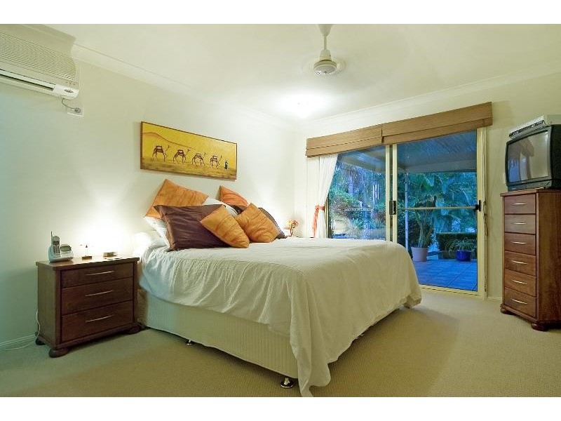 18 Gippsland Drive, Helensvale QLD 4212