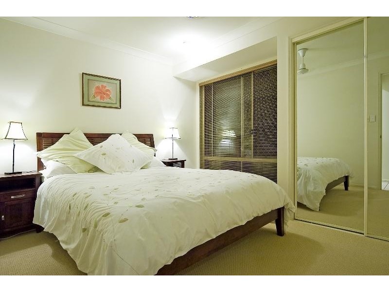 18 Gippsland Drive, Helensvale QLD 4212