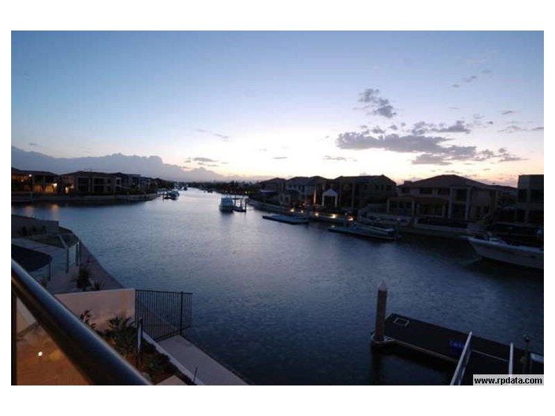 Sovereign Islands QLD 4216