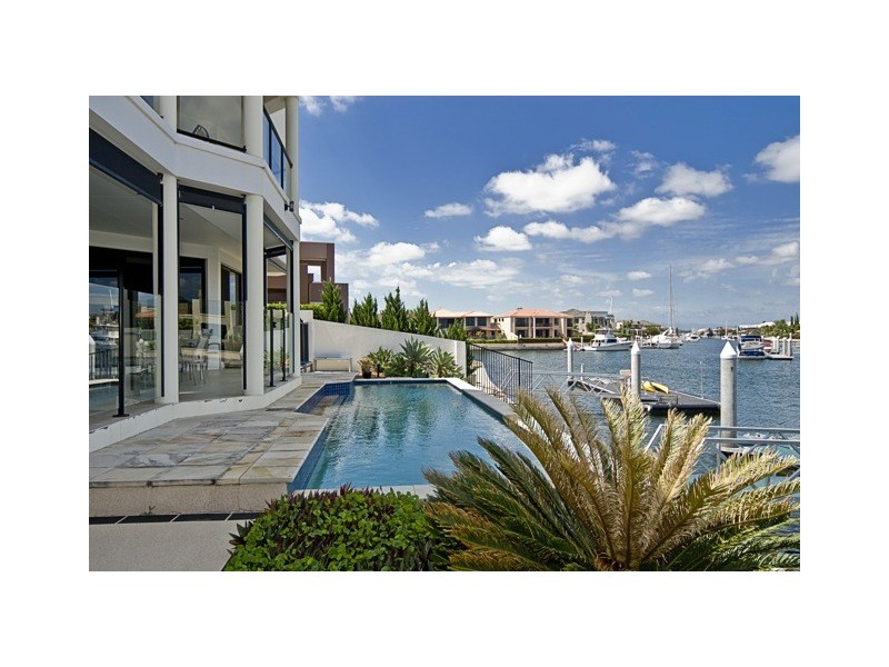 Sovereign Islands QLD 4216