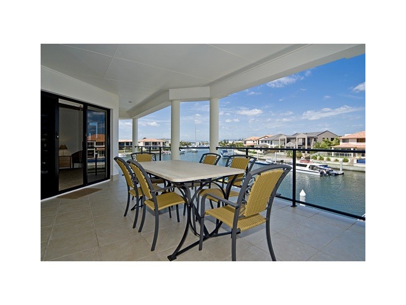 Sovereign Islands QLD 4216