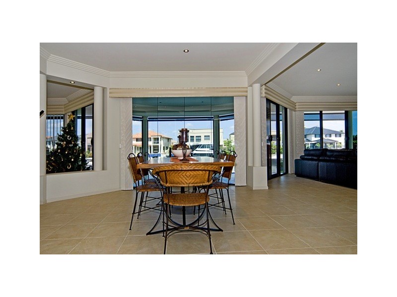 Sovereign Islands QLD 4216