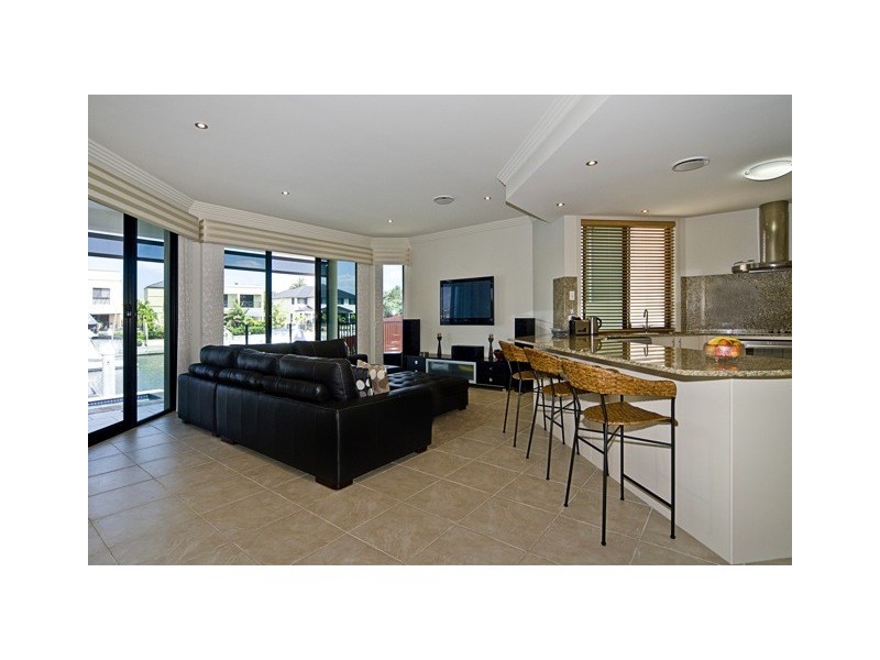 Sovereign Islands QLD 4216