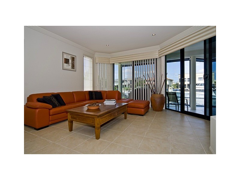 Sovereign Islands QLD 4216