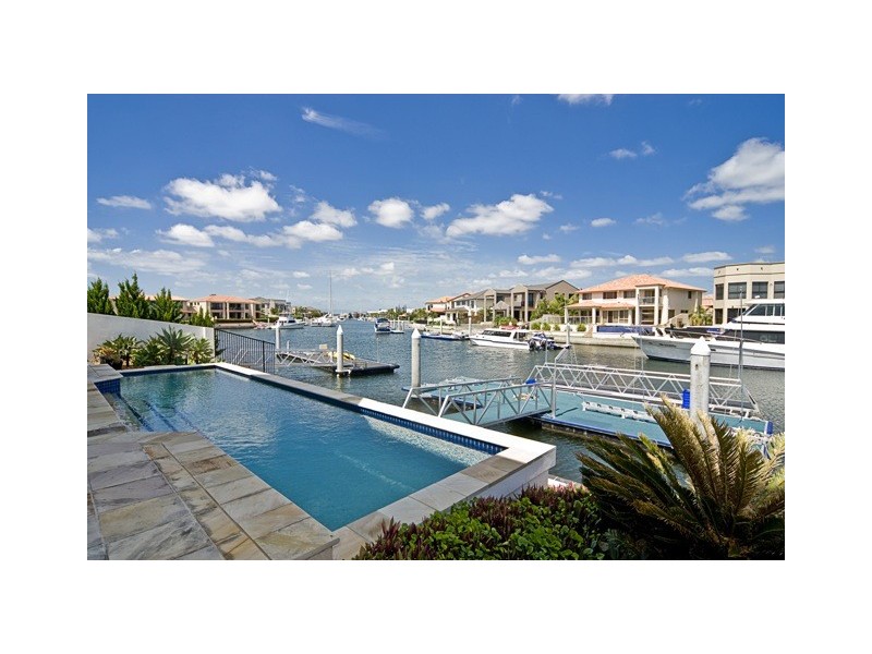 Sovereign Islands QLD 4216