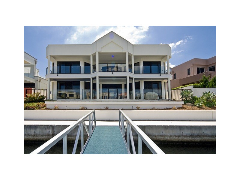 Sovereign Islands QLD 4216