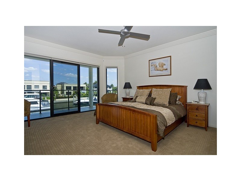 Sovereign Islands QLD 4216