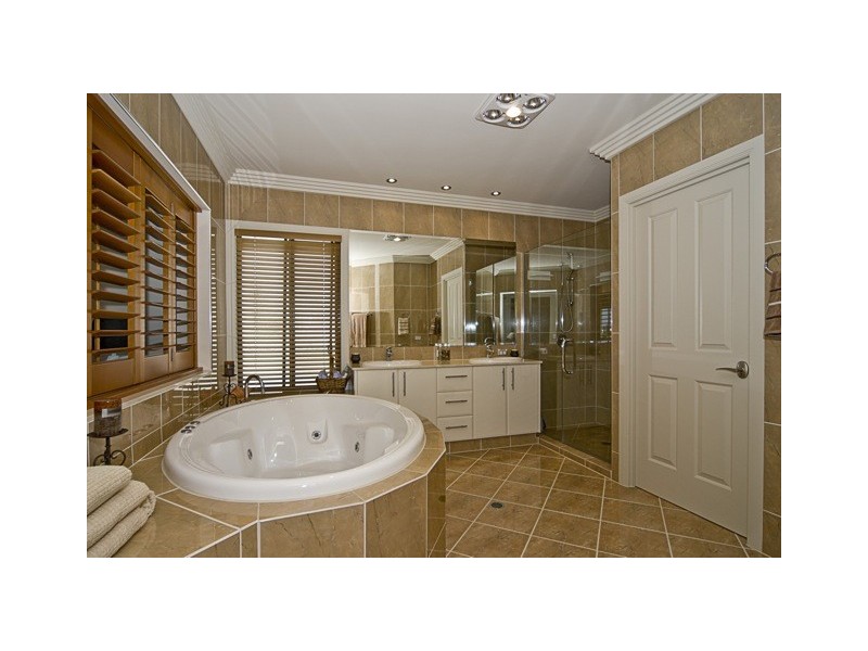 Sovereign Islands QLD 4216