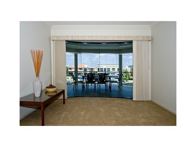 Sovereign Islands QLD 4216