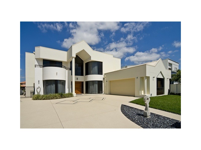 Sovereign Islands QLD 4216