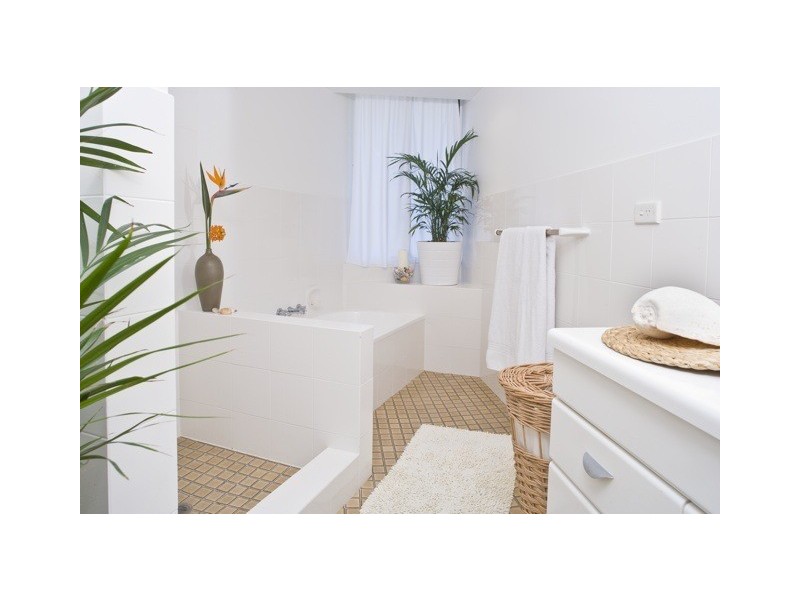 Paradise Point QLD 4216