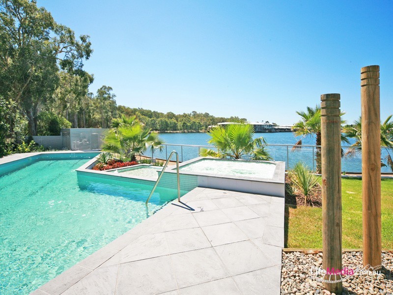 Coombabah QLD 4216