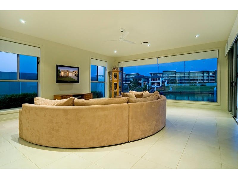 6188 Bolsena Circuit, Hope Island QLD 4212