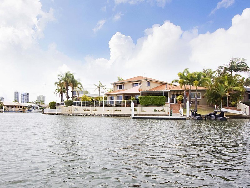 2 Sundance Way, Runaway Bay QLD 4216