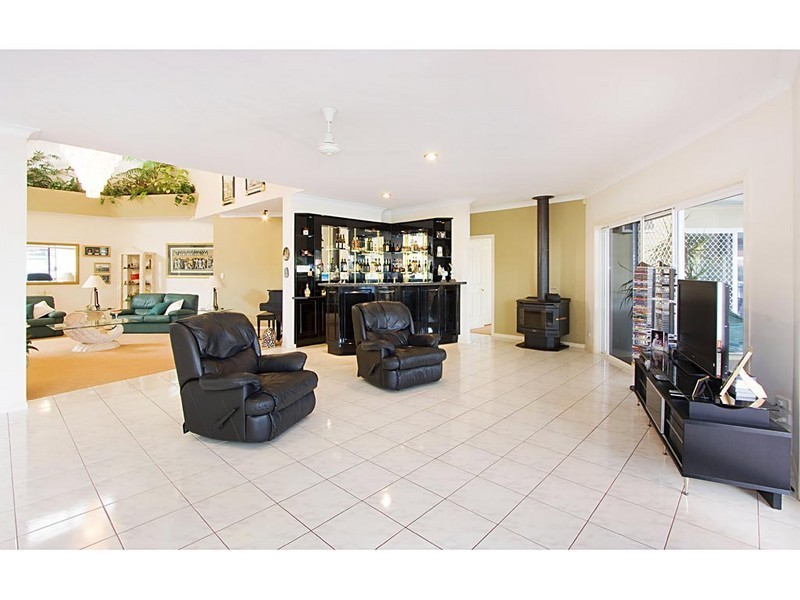 2 Sundance Way, Runaway Bay QLD 4216
