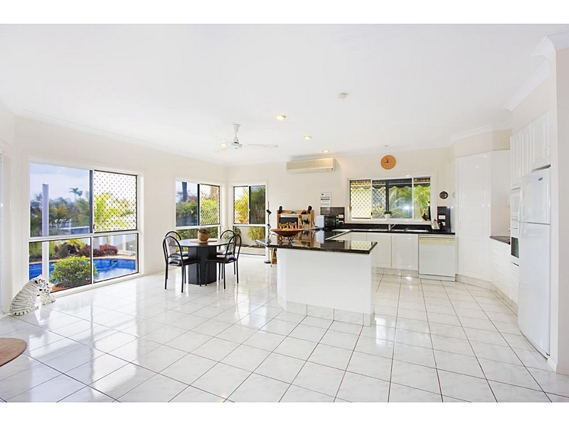 2 Sundance Way, Runaway Bay QLD 4216