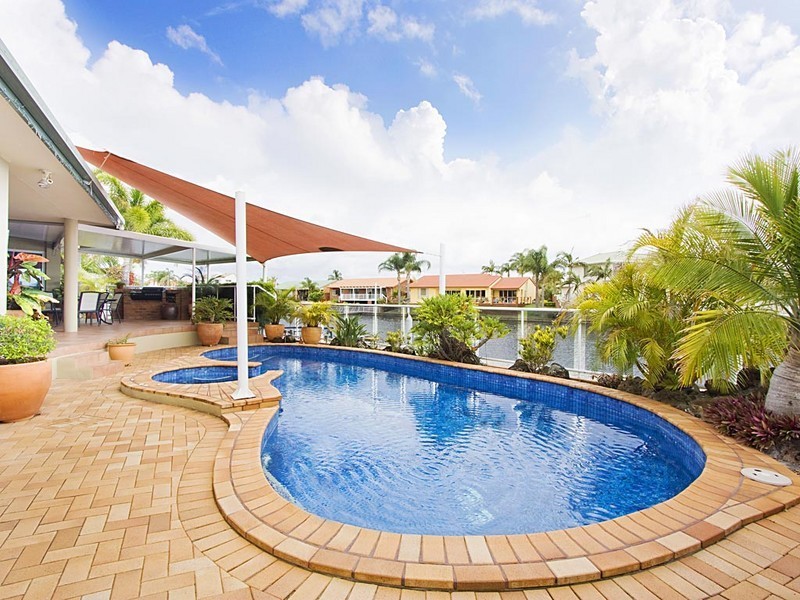 2 Sundance Way, Runaway Bay QLD 4216