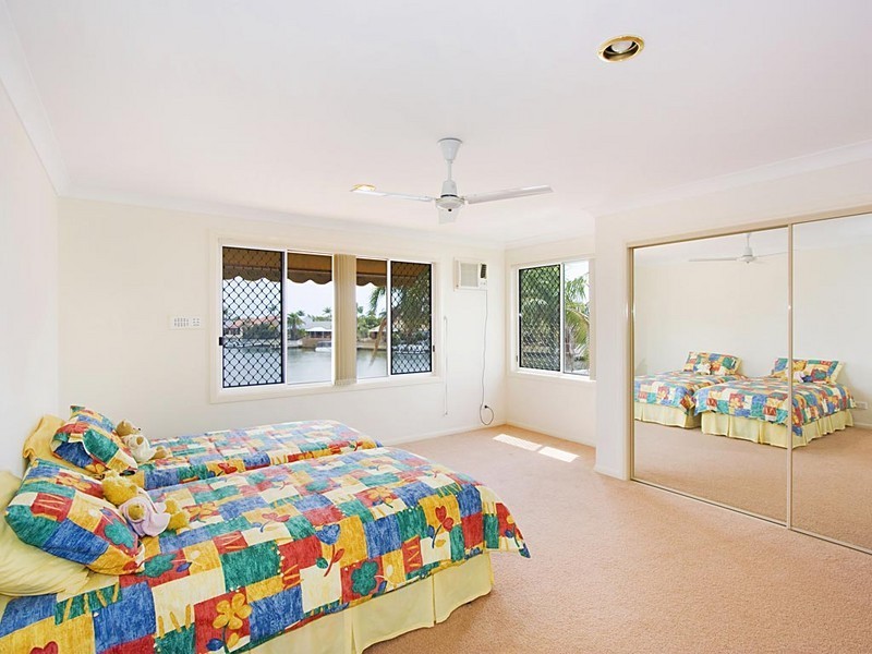 2 Sundance Way, Runaway Bay QLD 4216