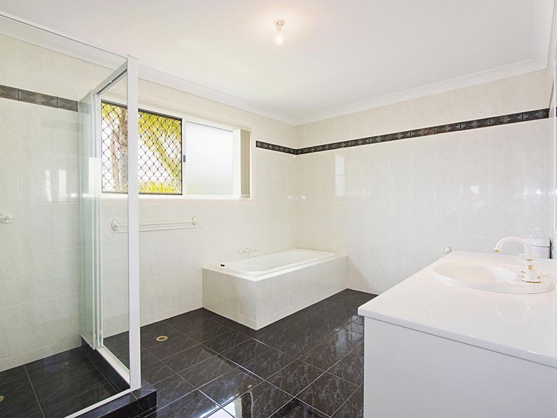 2 Sundance Way, Runaway Bay QLD 4216