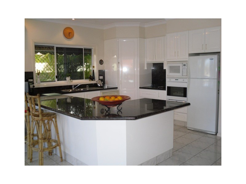 2 Sundance Way, Runaway Bay QLD 4216