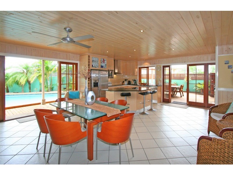 3 Amaroo Street, Biggera Waters QLD 4216