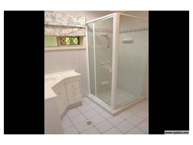 18 Lee Road, Runaway Bay QLD 4216