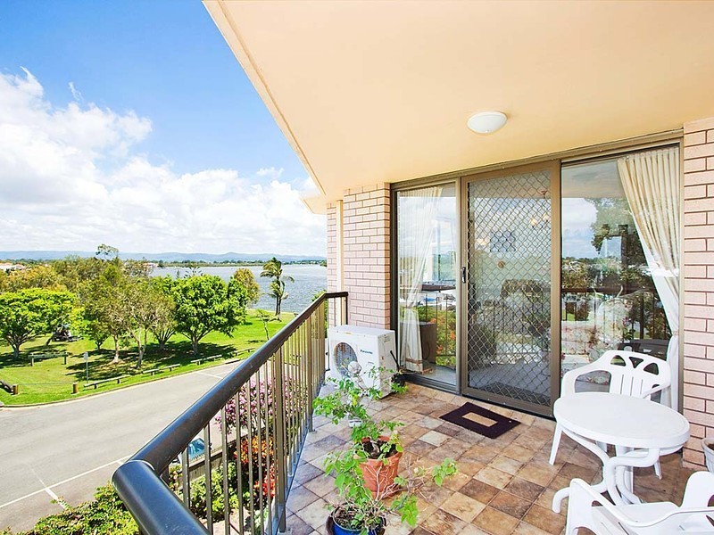 18/8 Paradise Parade, Paradise Point QLD 4216