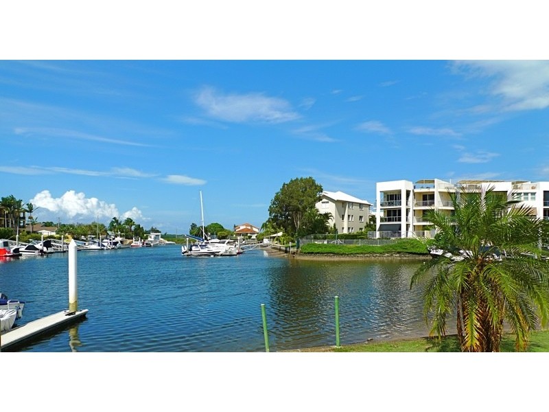 2/83 Bayview Street, Runaway Bay QLD 4216