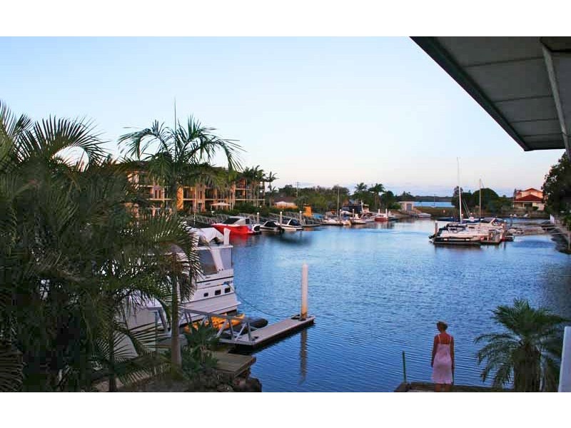 2/83 Bayview Street, Runaway Bay QLD 4216