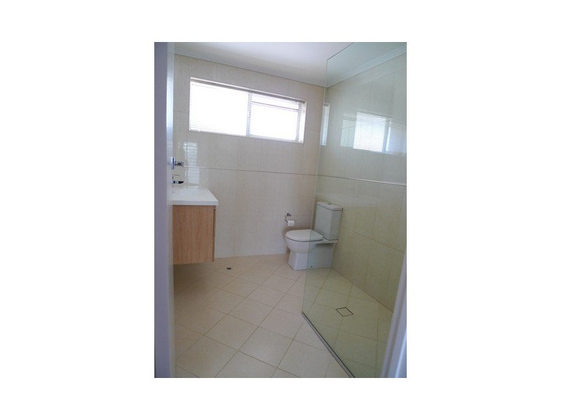 2/83 Bayview Street, Runaway Bay QLD 4216