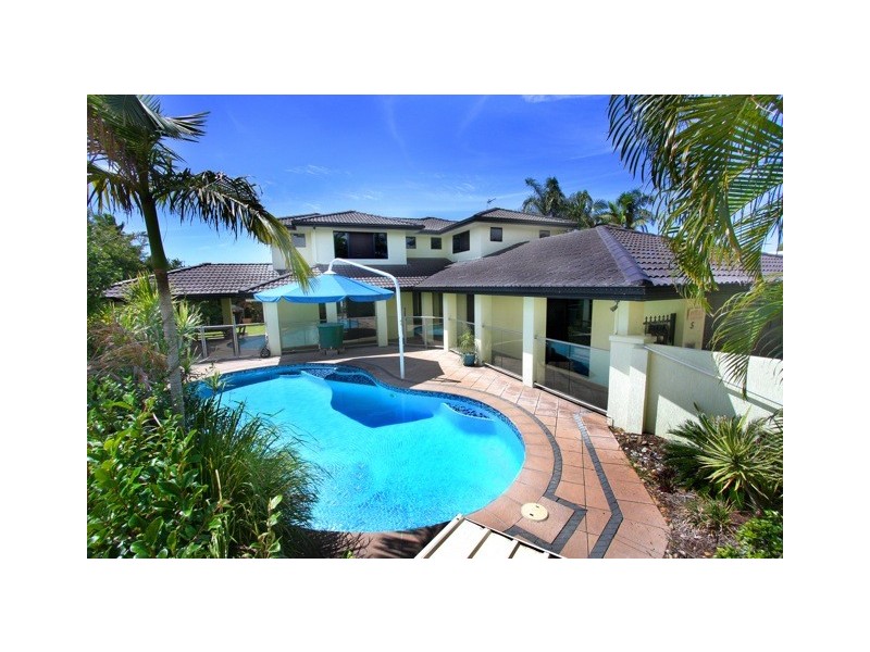 5 Aroa Ct, Runaway Bay QLD 4216