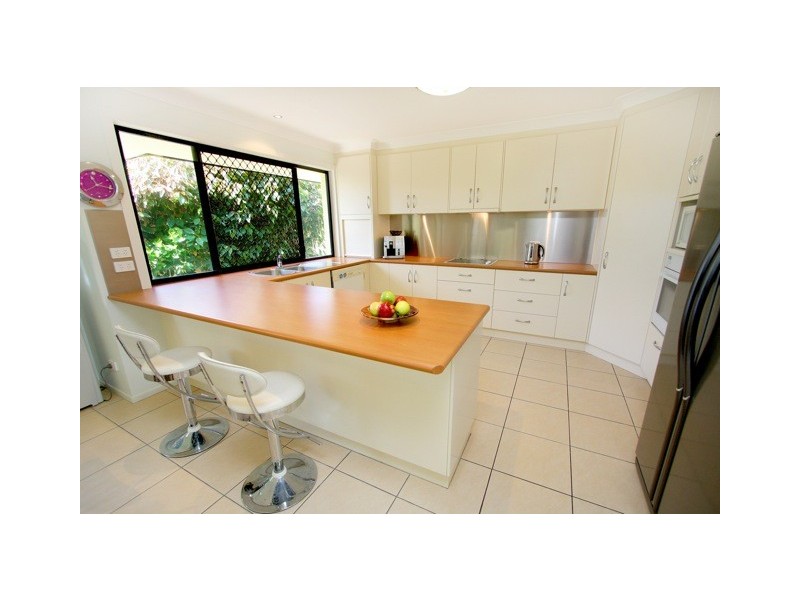 5 Aroa Ct, Runaway Bay QLD 4216