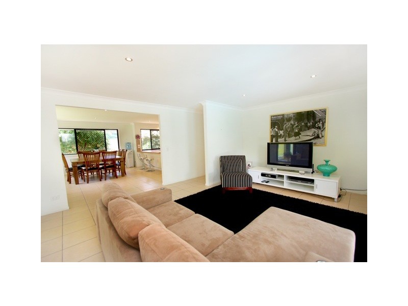 5 Aroa Ct, Runaway Bay QLD 4216