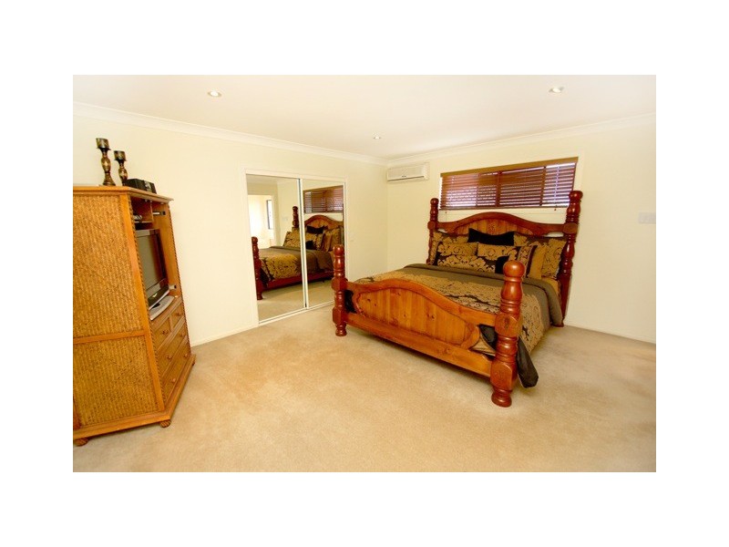 5 Aroa Ct, Runaway Bay QLD 4216