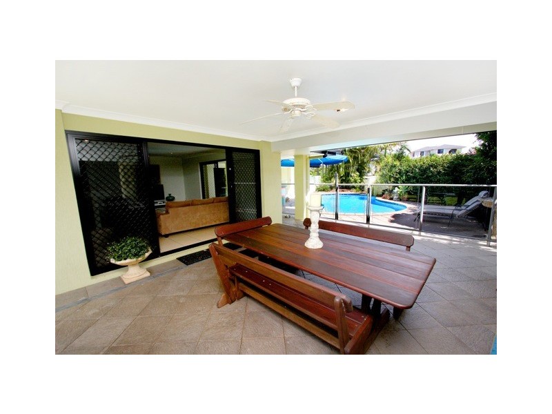 5 Aroa Ct, Runaway Bay QLD 4216
