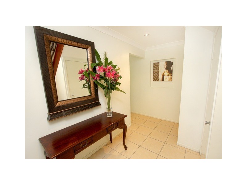 5 Aroa Ct, Runaway Bay QLD 4216