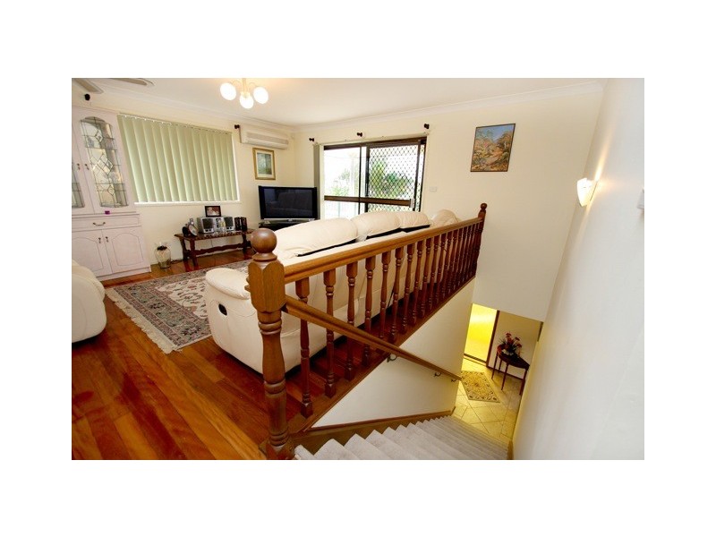 11 Matthew Flinders, Hollywell QLD 4216