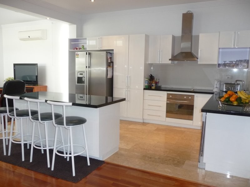 316 Bayview Street, Hollywell QLD 4216